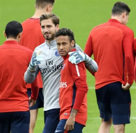 Neymar verlässt frankreich trotz ausgangssperre. sp-Fußball-Frankreich-Paris-Trapp-Neymar-Einschätzung ...