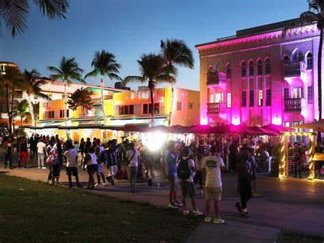 Miami Beach Police Shot Pepper Balls At Unruly Spring Break Crowds Who Were Breaking The