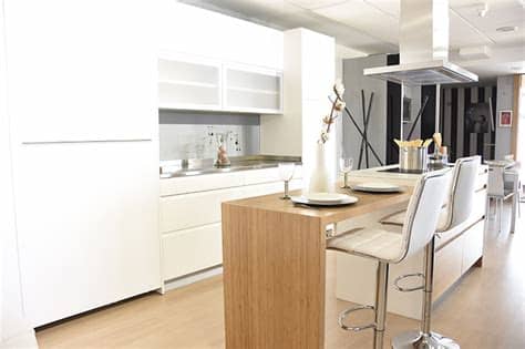 En el caso de apartamentos pequeños o estudios donde la cocina está abierta al resto de partes de la ¿qué os han parecido estos consejos pensados para diseñar cocinas elegantes en espacios. Soluciones prácticas para la cocina: espacios pequeños