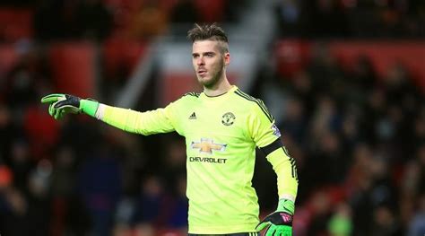 David de gea vs dean henderson | who's the future of manchester united 2021 ? Real Madrid contract for David de Gea revealed by leaks ...