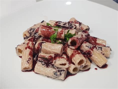 Check spelling or type a new query. Rigatoni radicchio e noci con riduzione di vino rosso ...