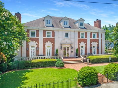 Impressive Mansion In Huntsvilles Historic Twickenham District