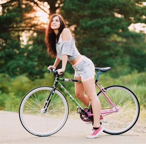Pin De Richard Butters En Bicycle Girls En 2022 Chica En Bicicleta Ciclismo Femenino