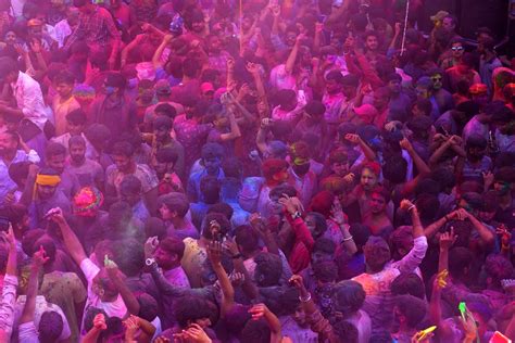 What Is Holi What To Know About The Hindu Festival Of Colors Teen Vogue