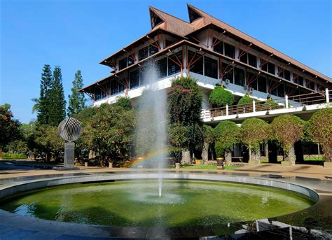 √ Universitas Teknologi Digital Bandung