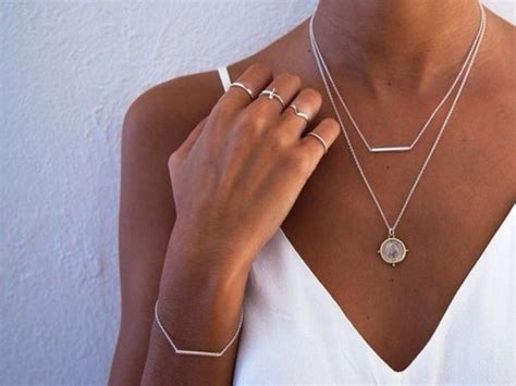 The Minimalist Jewelry Look Has Been Increasing Popular Throughout The