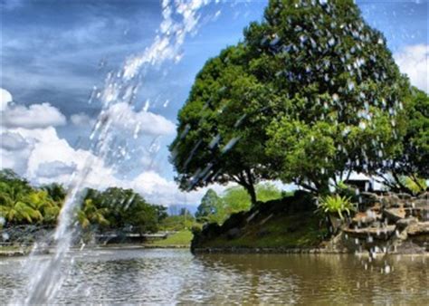 The lake garden is a recreational center that's very popular among romantic couples and courting malaysians. Titiwangsa Lake Gardens | Taman Tasik Titiwangsa Kuala Lumpur