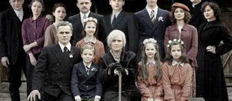 Adaptation of the novels of albena grabowska which follows a family from the first world war to our time. Stulecie Winnych 2, odcinek 1 - kiedy w TV i online? Co się wydarzy w nowym sezonie? - ESKA.pl