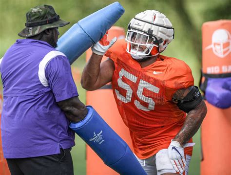 Clemson Football Star Dl Gets Multiple Crystal Balls To Tigers