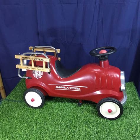 Radio Flyer Red Ride On Fire Engine