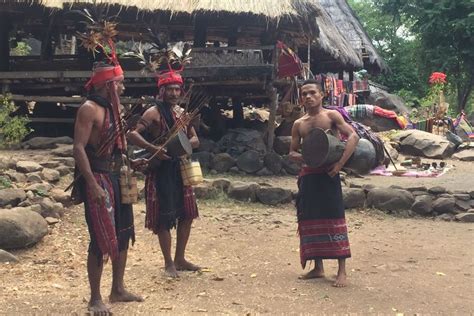 Foto Moko Alat Musik Sekaligus Maskawin Suku Abui Di Alor Ntt