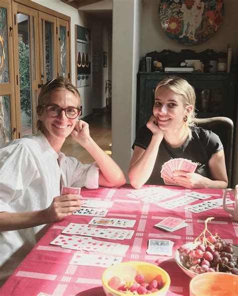 Emma Roberts Annuncia Su Instagram E Zia Julia è Felice
