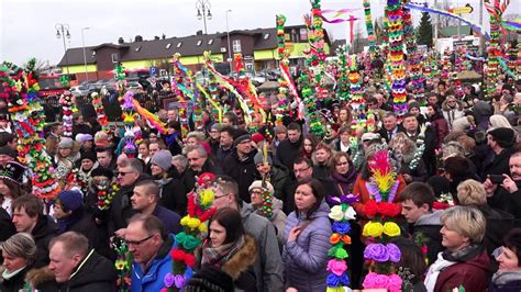 Niedziela palmowa, zwana również niedzielą męki pańskiej, a w polskiej tradycji ludowej kwietną lub wierzbną niedzielą, została ustanowiona na pamiątkę uroczystego wjazdu jezusa do jerozolimy. Niedziela Palmowa w Łysych - YouTube