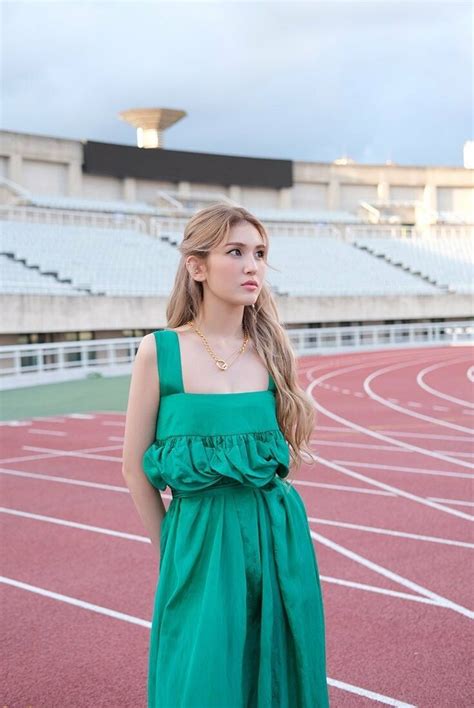 Somi was known through two programs sixteen, produce 101, and then was a key member of. Somi di 2020 | Selebritas, Gadis korea, Wanita cantik