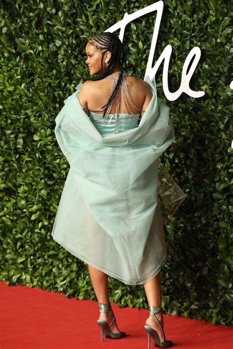 Rihanna Stuns In A Sexy Dress On The Red Carpet 42 Photos The