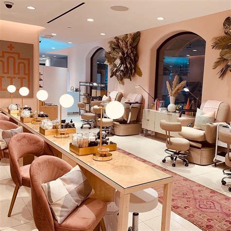 The Only 5 Nyc Nail Salons Fashion Girls Love Who What Wear