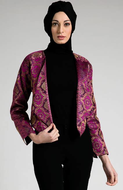 Maka tidak ada salahnya untuk anda mencoba memakai model baju batik wanita untuk kerja kantoran. 45+ Model Baju Batik Kerja Wanita Muslimah Modis Terbaru 2021, Trendy! - MODEL BAJU BATIK UNIK ...