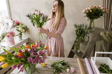Professional Florist Decorator In Flower Shop Stock Image Image Of