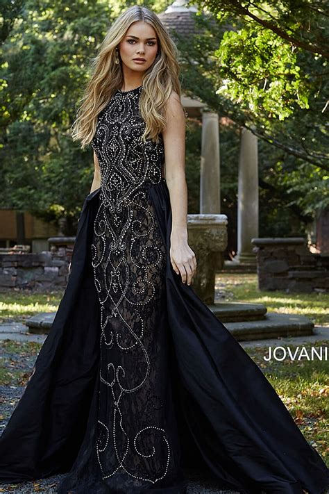 The Best Elegant And Classic Black Prom Dresses