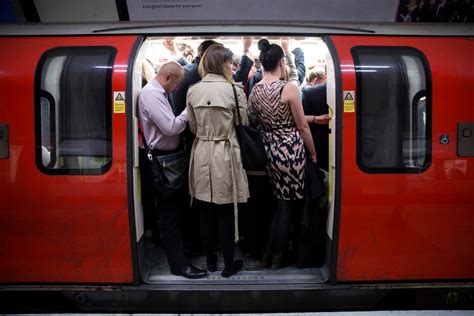 Tfl Tube Passengers Reveal Biggest Gripes About Tourists In London