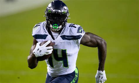 Watch as 'voice of the seahawks' steve raible calls the play as wide receiver dk metcalf catches a touchdown pass from russell wilson in. Russell Wilson Says DK Metcalf is 'Unmatchable' After ...