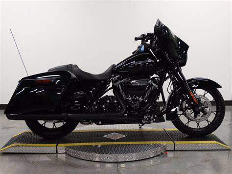 € 39,550 (at 12.09.2016) availability: New 2020 Harley-Davidson Street Glide Special FLHXS ...