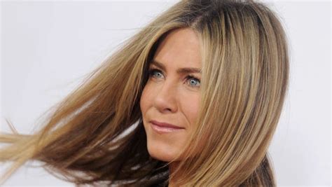 Jennifer Aniston Explains Why She Decided To Take On The Tabloids