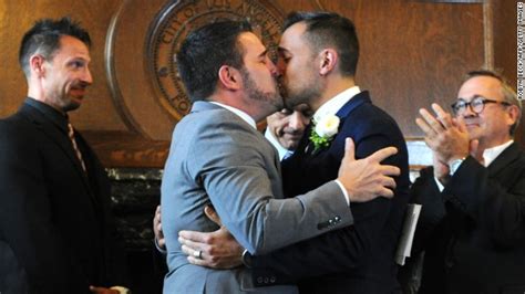 Grupos Opositores Piden Revertir Orden Sobre Matrimonio Gay En