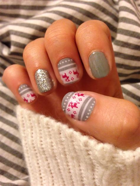 christmas nail ideas   pretty designs