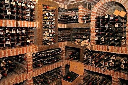 Disponemos de varios comedores y ambientes, una magnífica bodega y una gran terraza. RESTAURANTE CASA PEDRO | Diario YA