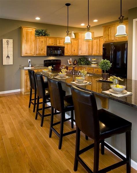 If you want to update the existing oak cabinets in your kitchen, wondering if they make its appeal is the light brown color and strong grain, which give it a comfortable, slightly rustic feel, shares furniture designer michael o'connell. 35+ Beautiful Kitchen Paint Colors Ideas with Oak Cabinet ...
