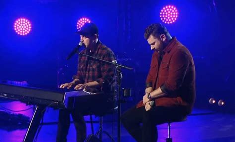 Chris Young And Gavin Degraw Bring Crowd To Tears With Heart Wrenching