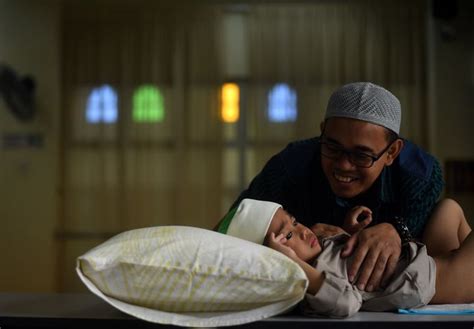 Icelands Proposed Ban On Male Circumcision Alarms Religious Leaders Huffpost Uk World News