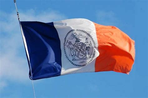 The current design originates as a variant of the late использование flag of the dutch east indies company.svg в ms.wikipedia.org syarikat hindia timur belanda; Cempaka Belanda: The Dutch flag is 75
