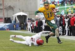 The Fcs Frenzy North Dakota Fighting Hawks Battle South Dakota Coyotes On Cbs
