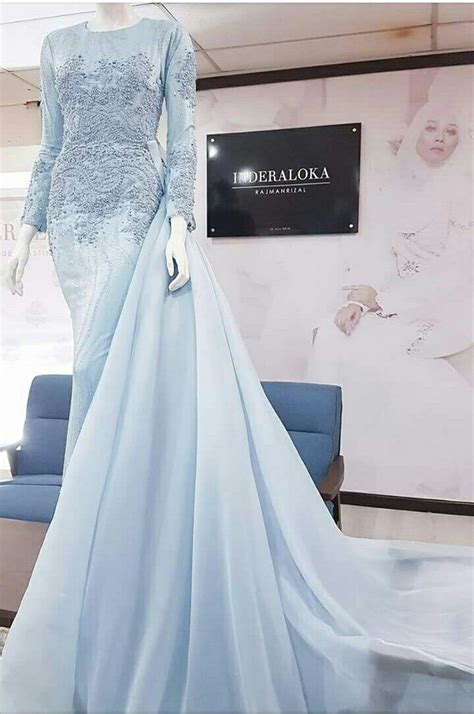 Hal ini disebabkan warna royal blue kelihatan menarik dengan tema morden ini. Pin oleh Melietii Khutso di Fashion di 2019 | Gaun, Gaun ...