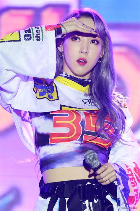 Moonbyul Pics On Twitter Shes So Gorgeous