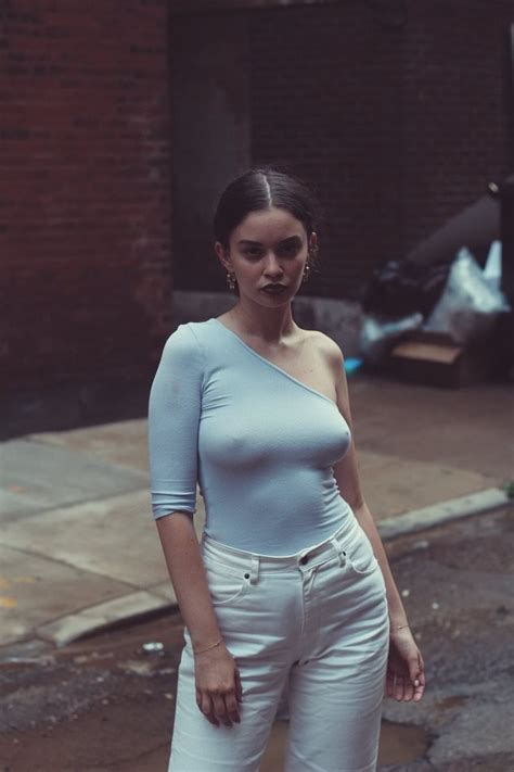 Her father, damian luis claudio, is of puerto rican descent. Sabrina Claudio : braless