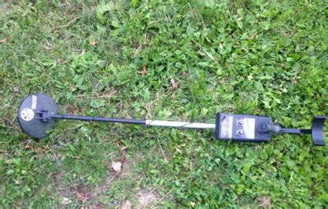 For a metal detector if you cannot control the sensitivity it becomes very challenging to get it used while hunting. Bounty Hunter Gold Digger review - package set ...