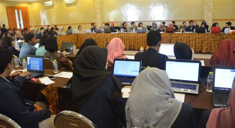 Bagi saya, gaya ukm adalah untuk membentuk disiplin dan tatacara di dalam menghasilkan sebuah manuskrip. Dirmawa UNAIR Sempurnakan Akreditasi UKM dan Aktifkan ...