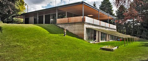 L'avantage du verre est qu'il peut facilement s'associer avec tout type d'architecture, comme c'est le cas dans cette charmante maison de campagne du pays de galles. Extension béton/verre/métal d'une maison moderne à ...