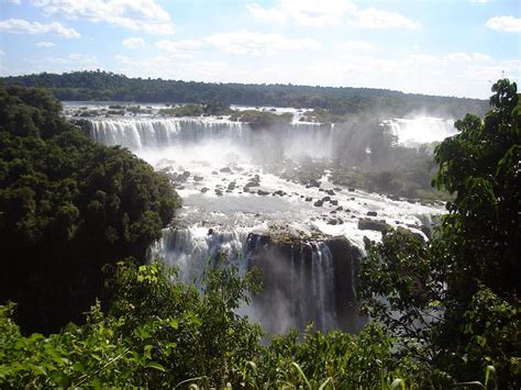 Iguazu Falls 15 Amazing Pictures 10 Incredible Facts Twistedsifter