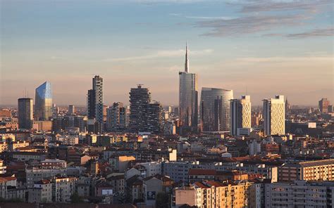 Menu di navigazione interna alla pagina. Milano riprende a crescere e traina l'economia nazionale