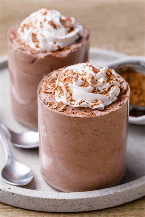 Quick And Fluffy Keto Dark Chocolate Mousse With Whipped Cream