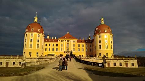 Heute möchten wir dir den drehort das schloss moritzburg und dessen ausstellung über das aschenbrödel vorstellen. Adventstipp: Mit Aschenbrödel auf Schloss Moritzburg - Nordlicht unterwegs