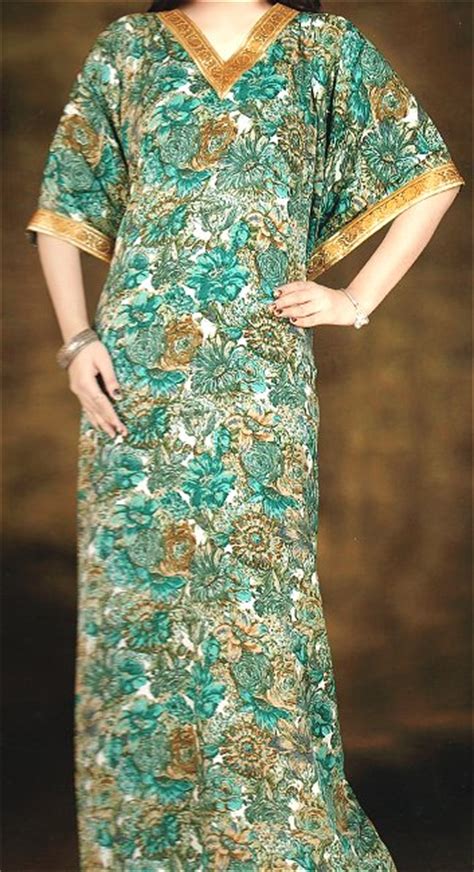 Robe d'intérieur orientale d'été, blanche avec motifs en ...
