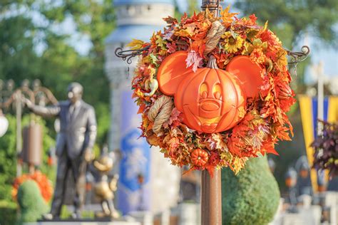 Halloween Decor Arrives On Main Street Usa At Magic Kingdom