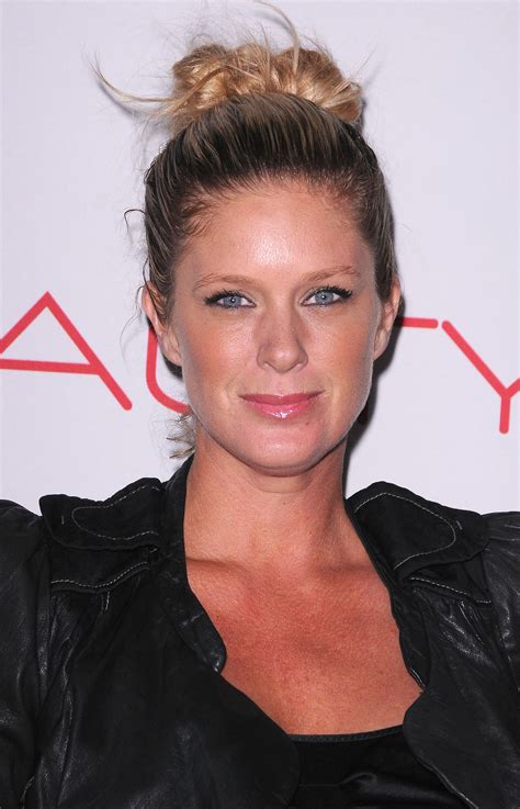 Rachel Hunter Profiles Instagram Twitter Tiktok Foller