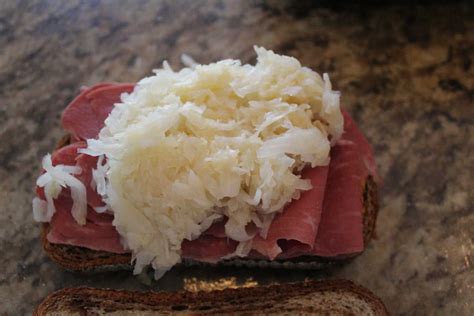 Sometimes there is nothing like a good messy reuben sandwich! Air Freyer Ruben Sandwiches / How To Make A Reuben ...