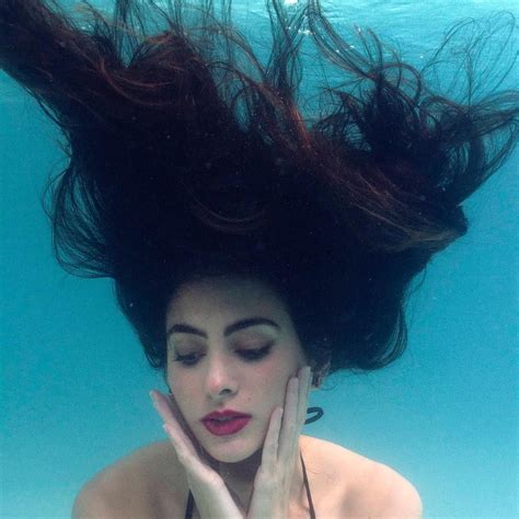 Pin By Emerson Latham On Drawing Underwater Portrait Underwater Hair Underwater Photoshoot